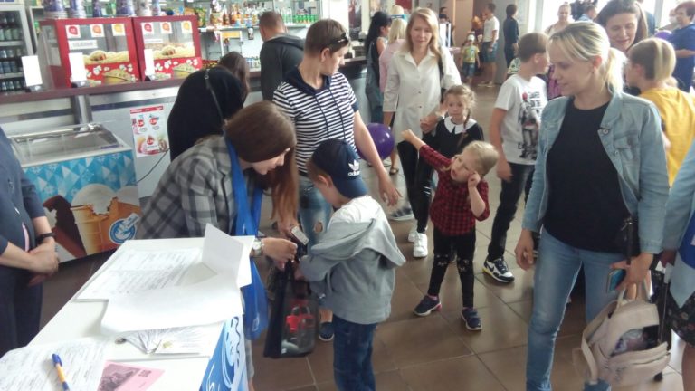 поддержка-малоимущих-семей-минск-альтера-портфель-первоклассника-2020-раздача