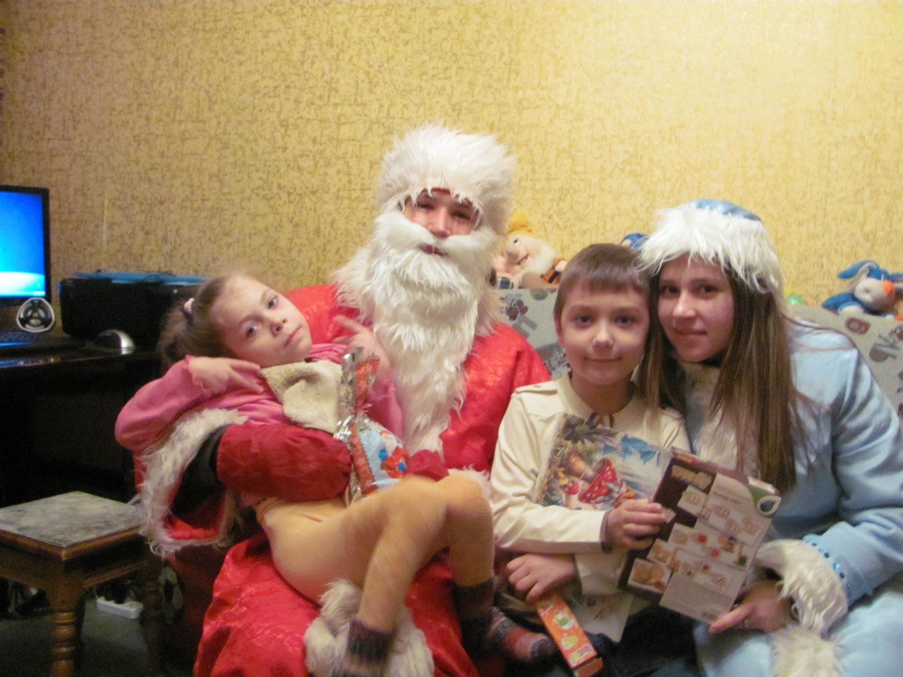 santa-clause-comes-charity-action-belarus-4